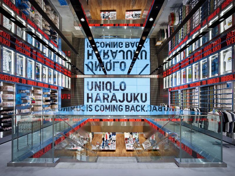 bên trong một cửa hàng của Uniqlo bên trong một cửa hàng của Uniqlo